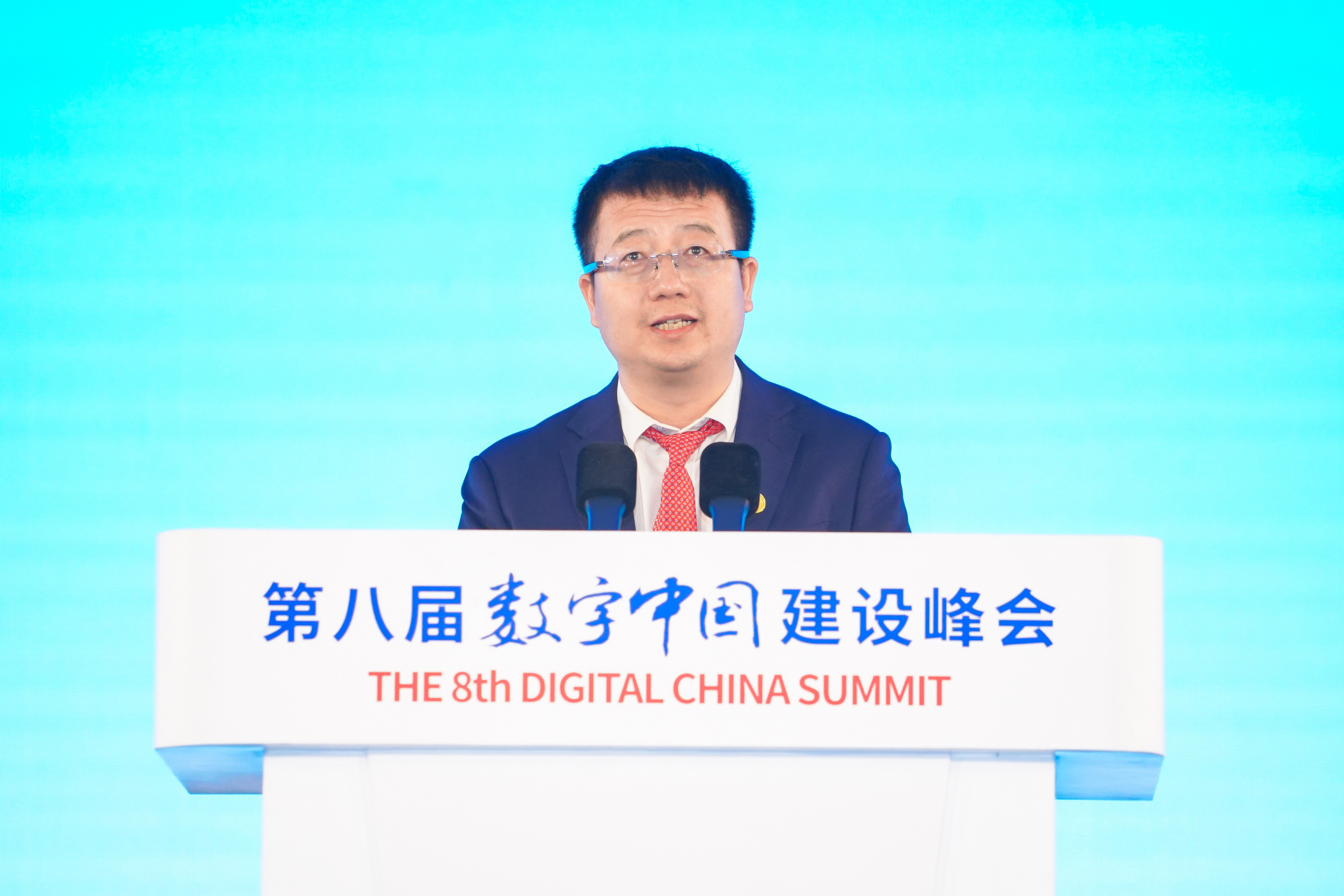 3 演讲现场-近.jpg